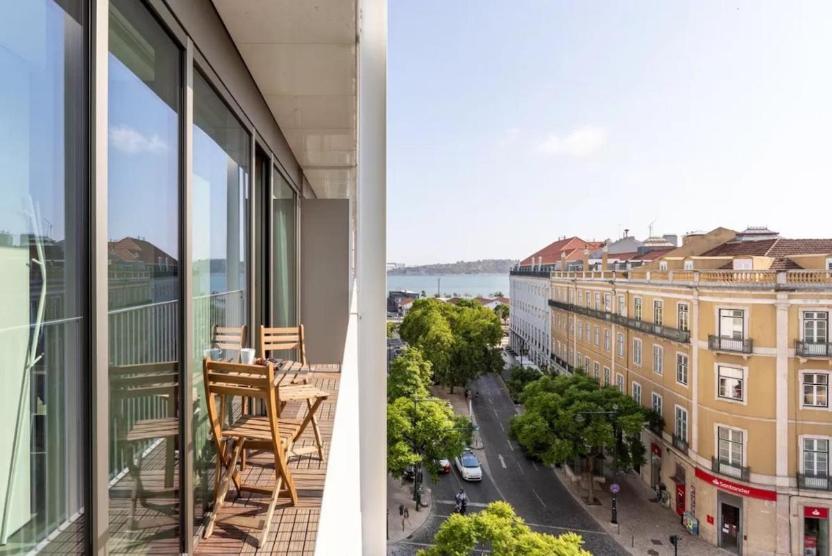 Amazing Central Studio With Balcony & Gym 1 Apartment *